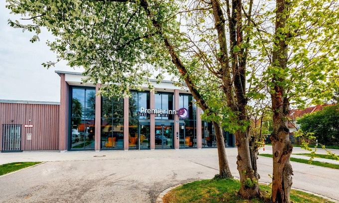 Hallbergmoos Hotel | Premier Inn München Airport Süd