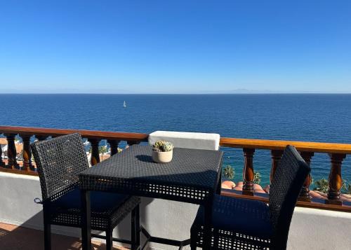 Avalon House | Premium Ocean Corner Unit, Fireplace, Golf Cart, 21 Steps from Top