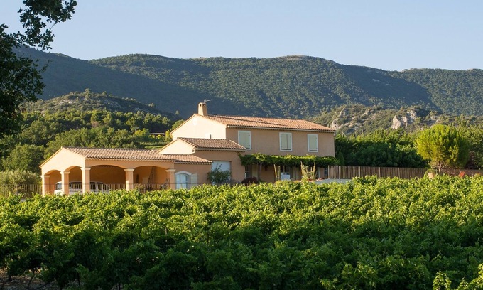 Cabrieres-dʼAigues House | Prestigious South Luberon house in quiet location, air-conditioned with heated pool