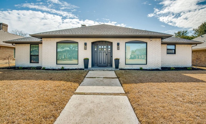 Far North Dallas House | Prestonwood Modern Gorgeous 4 Bed 3 Bath Home Pool