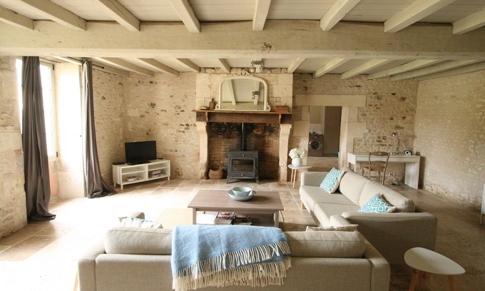 Reaux House | Pretty 3 bedroom cottage sleeps 6 with heated shared pool