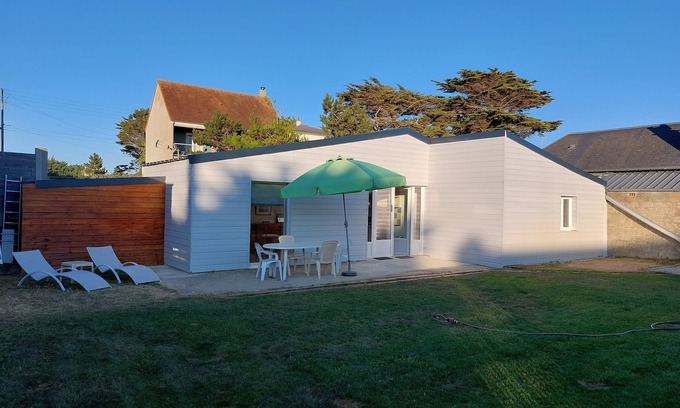 Denneville House | Pretty gîte 50m from a beautiful sandy beach facing Jersey