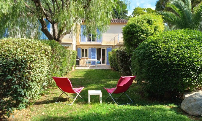 Juan-les-Pins House | Pretty House With Garden In Residence With Swimming Pool