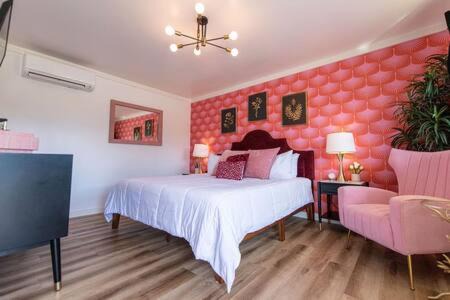 Trenton House | Pretty N Pink Room #5 At The Groovy Nomad Motel