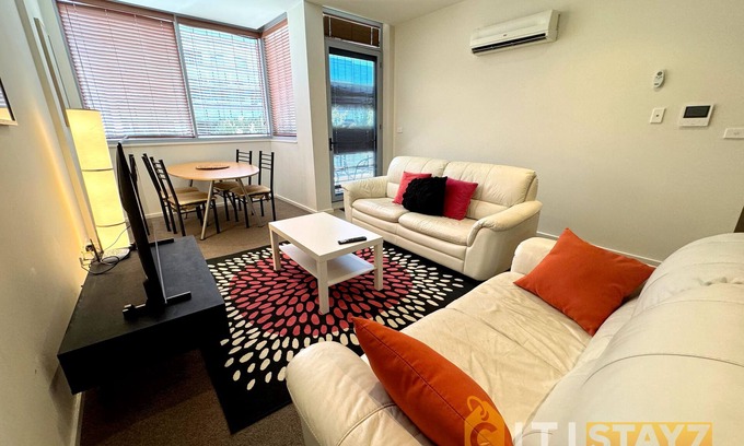 City West Apartment | Pretty Penthouse - Close to ANU