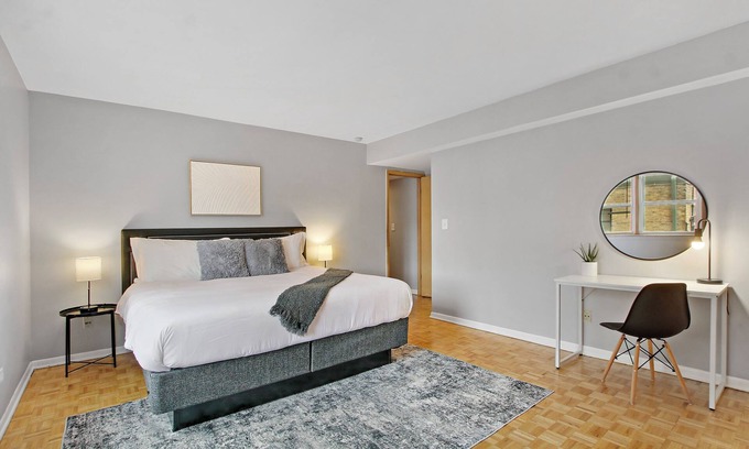 Evanston Apartment | Prime 2BR Chicago Apartment