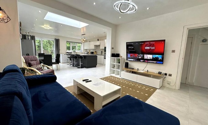 Tokyngton House | Prime 5BR Garden Wembley