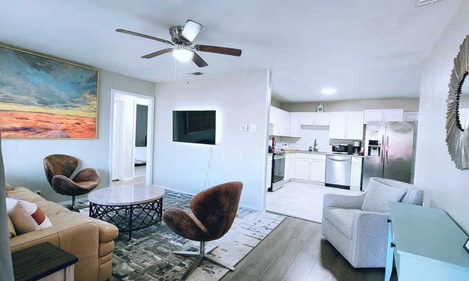 Central Arlington House | "Prime DFW Location: Comfort and Excitement Near At&T Stadium & Arlington Best"