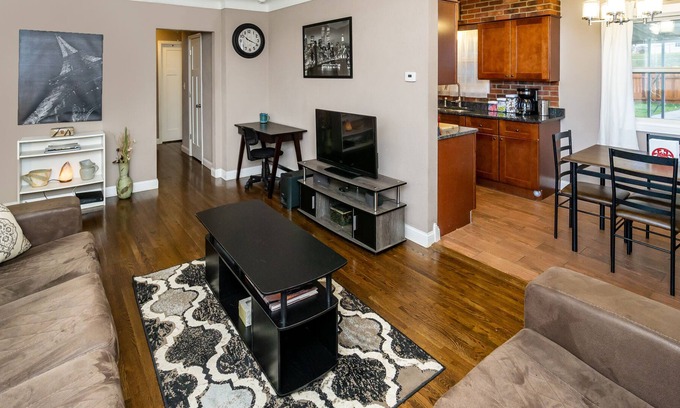 St. Paul House | ★Prime Location ★Game Rm ★Fenced backyard ★Full crib