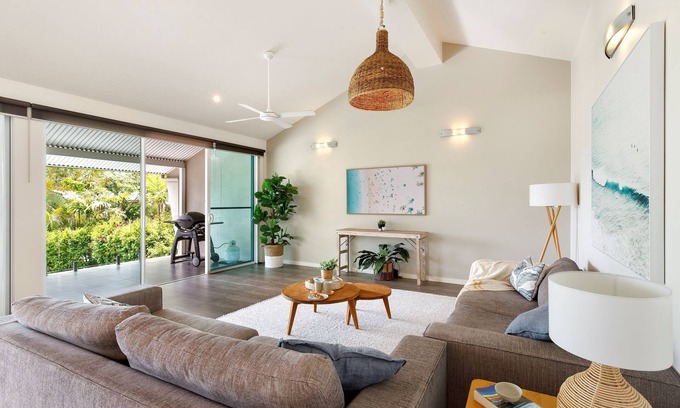 Noosa Heads House | Prime Location, Views & Sunsets, Walk to Beach