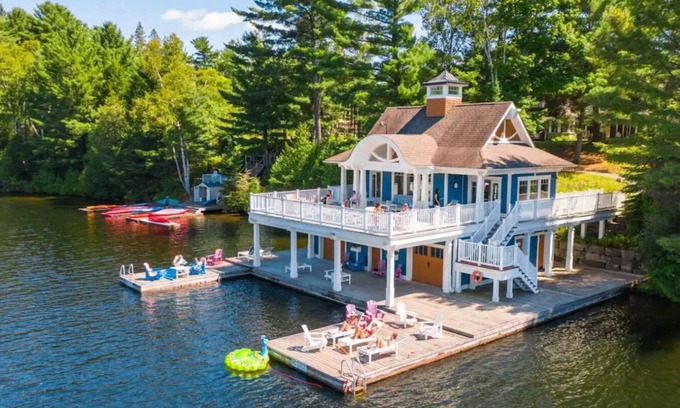 Baysville Resort | Prime Muskoka Resort ~ Beach ~ Pool ~ Watercraft ~ Lake of Bays