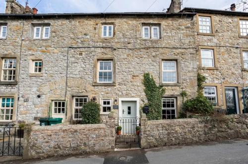 Giggleswick House | Primrose Cottage with Log Burner (Dog Friendly)