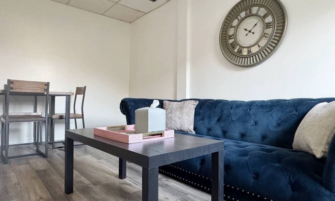 Inglefield Apartment | Princeton Suite 6 - QUEEN 2BR/2BA