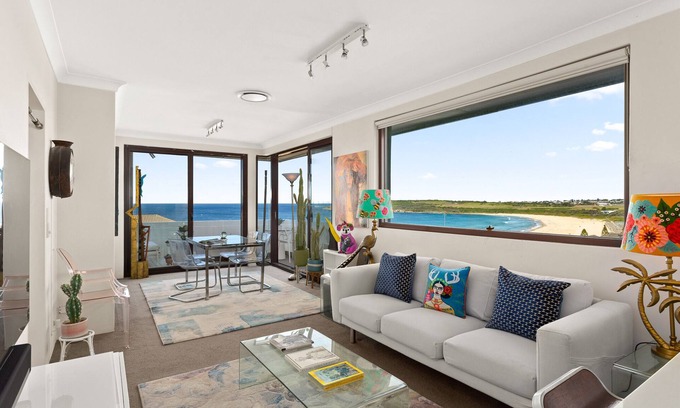 Maroubra Apartment | Pristine 2-Bed With Expansive Beach Views