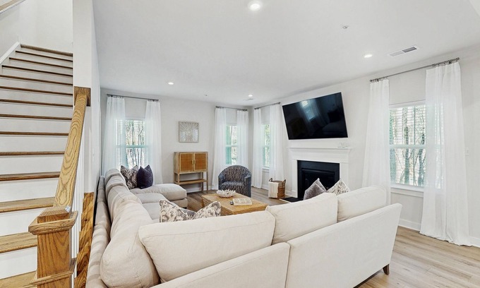 Bayside House | Pristine single family home w/pool & clubhouse access, patio, central AC & WiFi