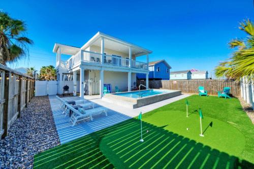 Leeward Sands House | Priv Pool Yard w Putting Green Newly Remodeled Always Sunny by AvantStay