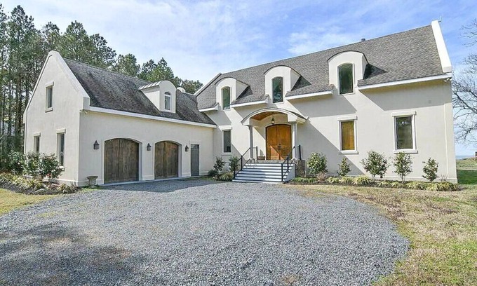 Bay Ridge House | Privacy & tranquility at Beauty on the Beach, Beachfront!