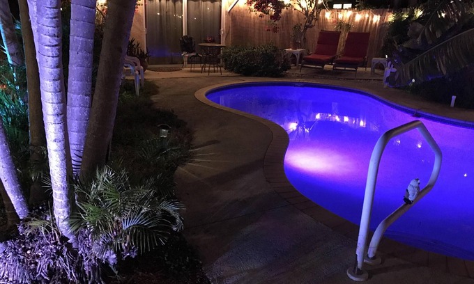 Southside Cottage | Private 2+1 -Room Pool House - walk to waterfront ! Heated salt water pool.