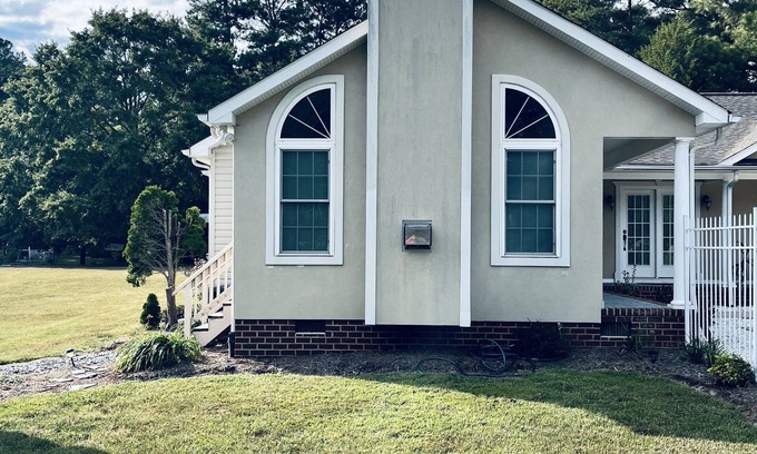 Bellamy House | Private 2 BD 1 Bath Suite