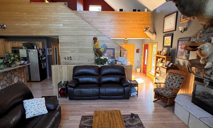 Cook House | Private 3bdrm Home 1/4 mile from Vermilion w/Sauna/Log Bar/Attached Garage