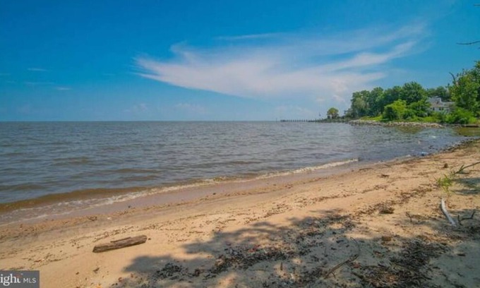 Tracys Landing House | Private Beach House in Tracy's Landing Maryland