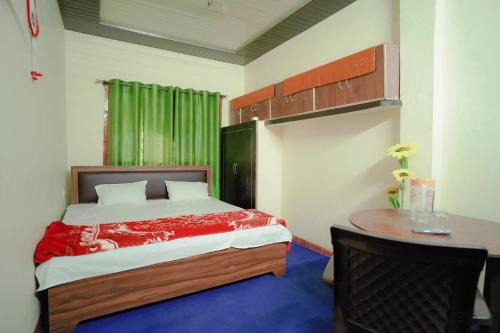 Naukuchiyatal House | Private bedroom at saikhola