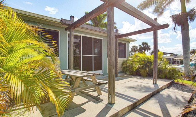 El Jobean Apartment | Private Boat Dock: Canal-Front Port Charlotte Gem