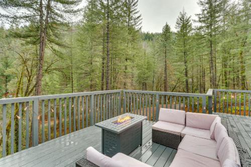 Lakehead House | Private Cabin with Forest Views and Grill in Lakehead!