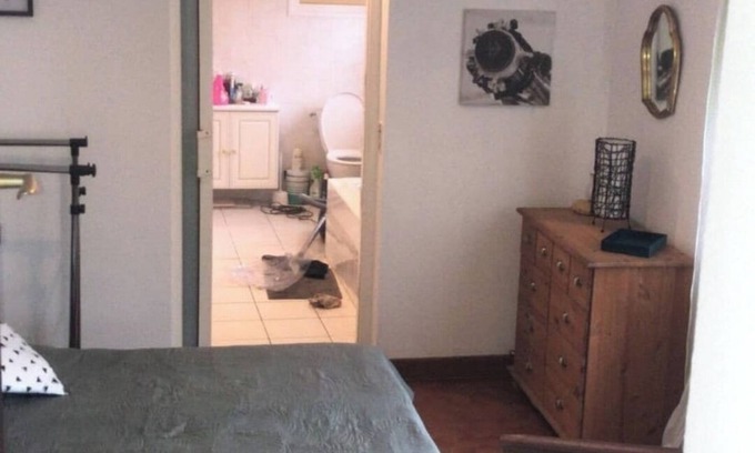 Sagy Bed & Breakfast | PRIVATE CHAMBER with independent entrance near Cergy