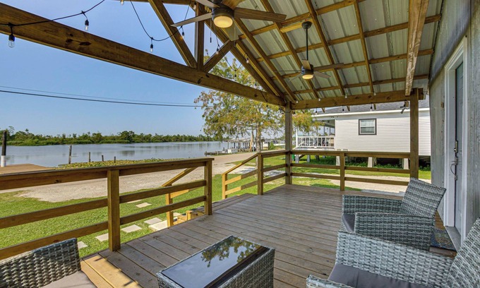 Bayou Gauche Cabin | Private Dock: Des Allemands Cabin on the Bayou!
