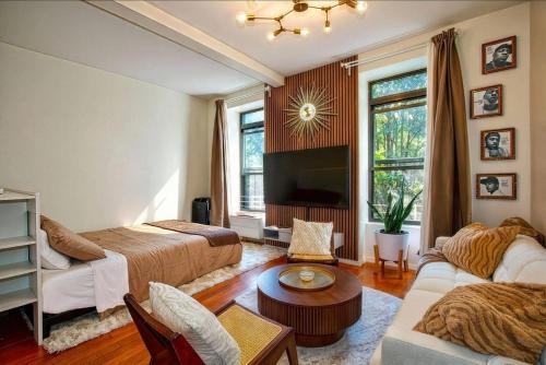 Bedford-Stuyvesant Apartment | Private Double Queen Suite in Brooklyn Brownstone