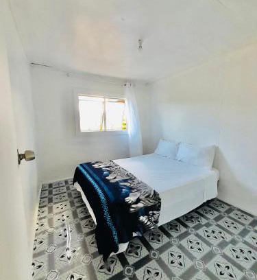 Fua'amotu House | Private Double Room - Airport Cottage