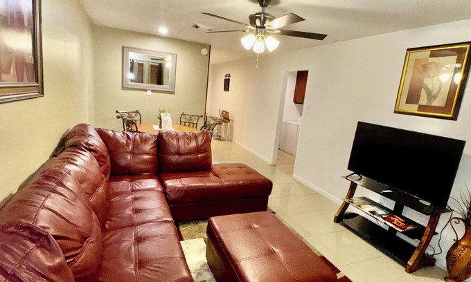 Southeast Houston House | Private Duplex #4 -Centrally Located - New Listing