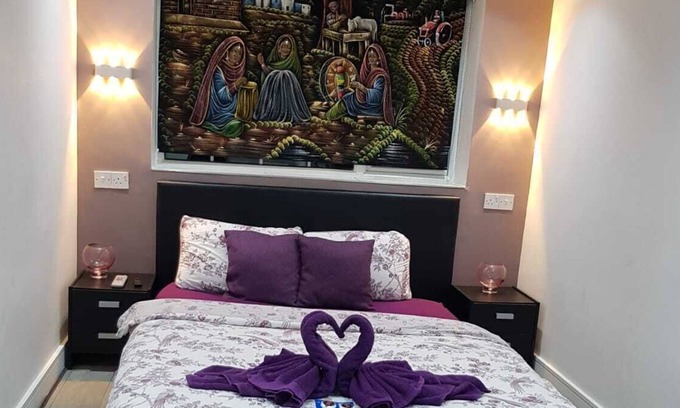 Heath House | Private En-suite with Free Parking and Breakfast A