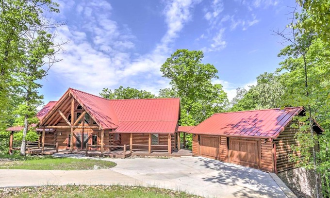 Sylvan Shores House | Private Eureka Springs Cabin with Beaver Lake Views!