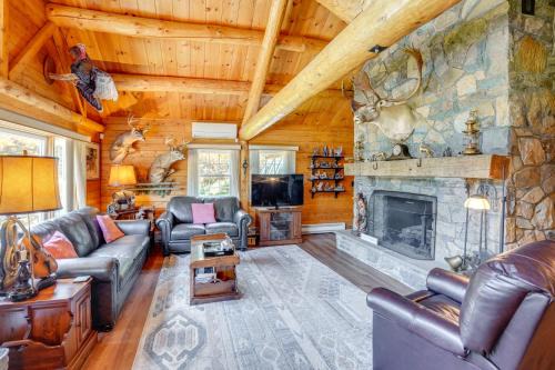 Glendale House | Private Hot Tub Hudson Valley Cabin Retreat!