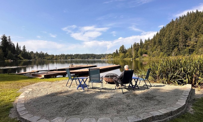 Maple Heights-Lake Desire House | Private house, dock, fishing, swimming, 5 watercraft, hiking trails and wildlife
