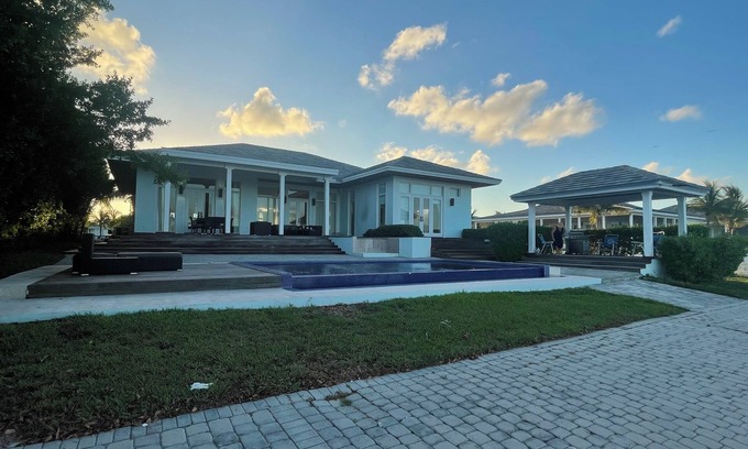 Bimini Islands House | Private island 4/5.5 luxury pool home with private boat dock up to 85 foot