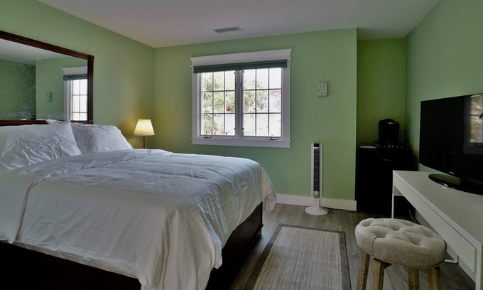 La Jolla Mesa House | Private La Jolla Retreat Suite in Beautiful Neighborhood Minutes to Beaches!