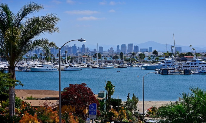 La Playa Condo | PRIVATE LA PLAYA BEACH/SPACIOUS 1300 SQ FT VACATION IN POINT LOMA SHELTER ISLAND