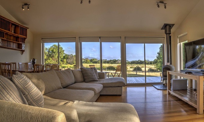 Coles Bay House | Private & located on 20 acres. Bath tub. Free wifi. Fireplace.