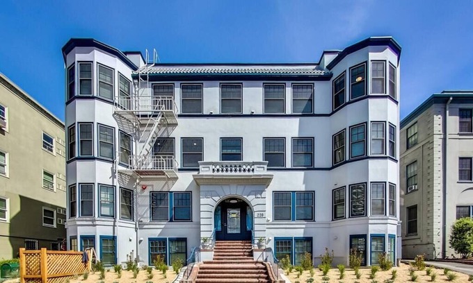 Adams Point Apartment | Private Luxury Studio in Lake Merritt