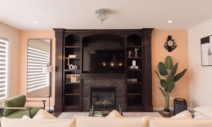 Sage Hill House | Private luxury suite,8 pax in NW, Calgary, next Olympic Park and Rocky Mountain