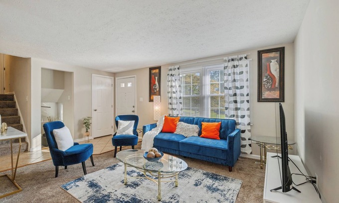 Waldorf House | Private pool. 3-bedroom house with 5beds 1kingbed,2fullbeds &2twinbeds. DC ,VA