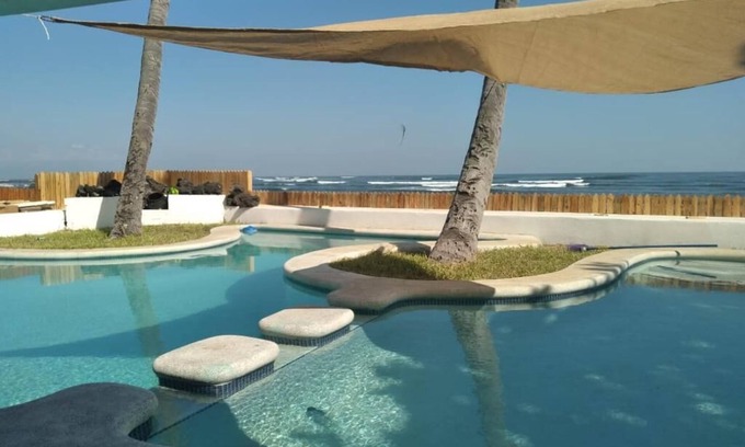 Llano de Los Patos Villa | Private Pool and Beachfront in Playa Maculis, El Salvador