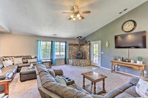 Weaverville House | Private Pool and Game Room Family Weaverville Gem