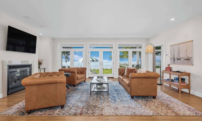 Royal Oak House | Private Pool and Waterfront for the Whole Crew