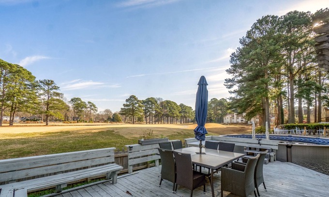 Norfolk - Virginia Beach House | Private pool on golf course minutes from VB town center! Verizon Fios internet!
