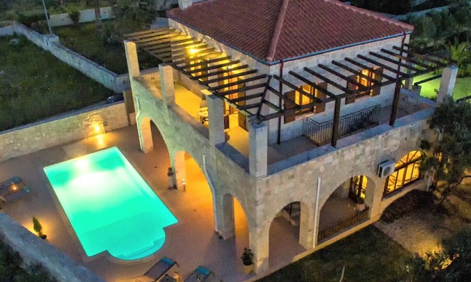 Tavronitis Villa | Private pool★ Stone Villa ★Walking diistance to Beach & Taverna & Supermarket