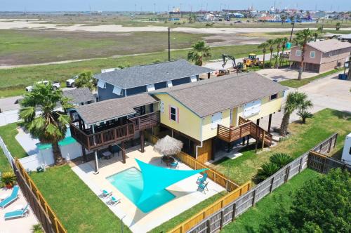 Leeward Sands House | Private Pool Yard Deck by the Nature Preserve Tipsy Flipper by AvantStay